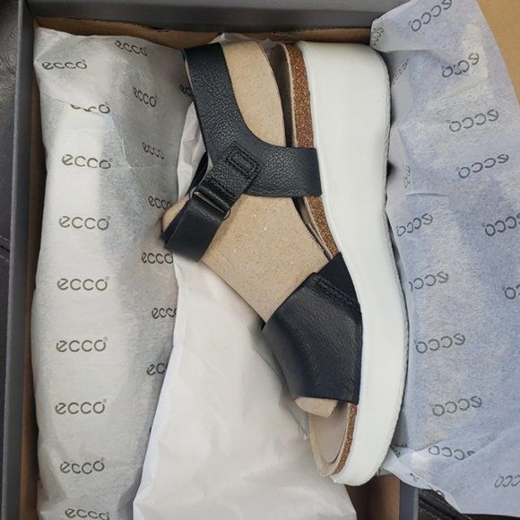 🎁 ECCO Women's Flowt Wedge Sandals - Picture 10 of 10
